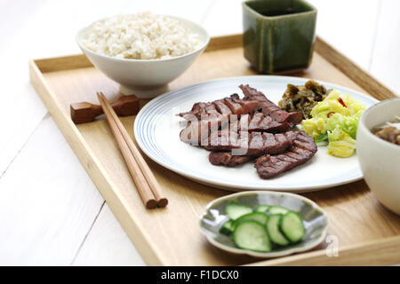 La langue de boeuf grillé plats, Sendai gyutan teishoku, nourriture japonaise Banque D'Images