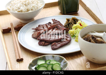 La langue de boeuf grillé plats, Sendai gyutan teishoku, nourriture japonaise Banque D'Images