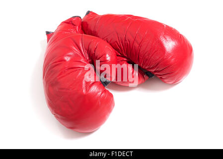 Une série de gants de boxe rouge sur blanc Banque D'Images