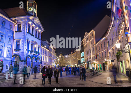 Décorées Ljubljana pour le Nouvel An vacances, panoramaPanorama de Saint François l'église et de la place Preseren, décorée pour Noël Banque D'Images