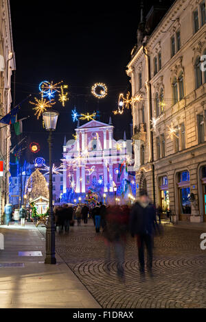 Décorées Ljubljana pour le Nouvel An vacances, panoramaPanorama de Saint François l'église et de la place Preseren, décorée pour Noël Banque D'Images