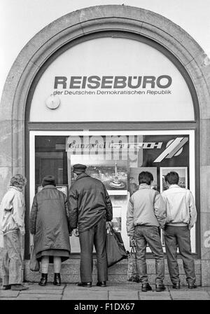 Agence de voyage à l'Allemagne de l'Est, après la chute du mur, entre l'Est et l'ouest de l'Allemagne, la publicité de voyage Banque D'Images