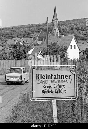 Inscrivez-vous accueille les visiteurs de l'Ouest en East-Germany, après la chute du mur, Banque D'Images