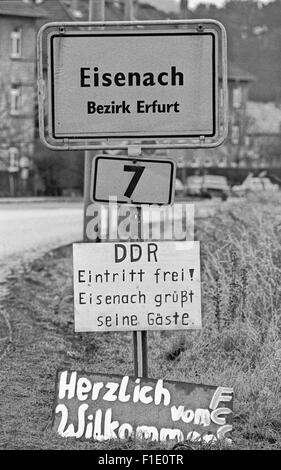 Inscrivez-vous accueille les visiteurs de l'Ouest en East-Germany, après la chute du mur, Banque D'Images