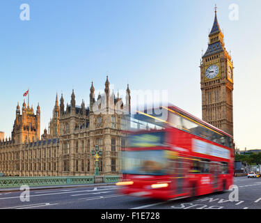 Londres, Parlement et Big Ben à partir de Westminster Bridge. Angleterre, Royaume-Uni. Banque D'Images