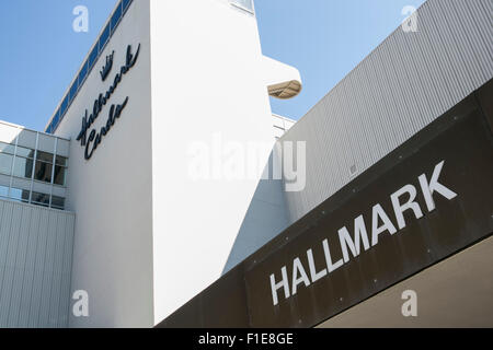 Un logo affiche à l'extérieur du siège de Hallmark Cards à Kansas City, Missouri, le 23 août 2015. Banque D'Images