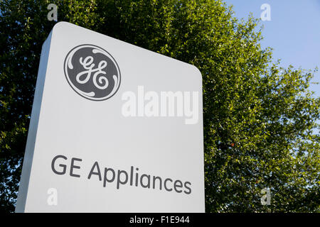 Un logo affiche à l'extérieur de la General Electric (GE) Appliance Park usine de Louisville, Kentucky, le 25 août 201 Banque D'Images