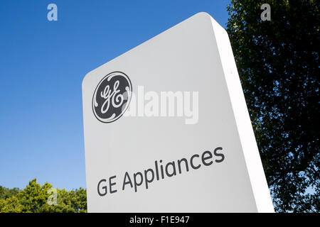 Un logo affiche à l'extérieur de la General Electric (GE) Appliance Park usine de Louisville, Kentucky, le 25 août 201 Banque D'Images