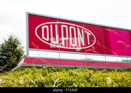 Un logo affiche à l'extérieur de l'établissement Plaza Homer DuPont à Wilmington, Delaware le 29 août 2015. Banque D'Images