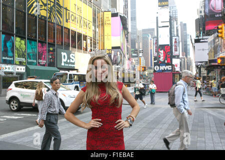 New York, USA. Du 1er septembre 2015. Miss America prend plus de Times Square. Miss America Kira Kazantsev Crédit : Bruce Cotler/Globe Photos/ZUMA/Alamy Fil Live News Banque D'Images