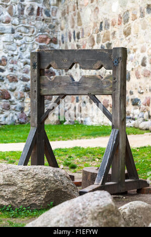 Appareil de torture médiévale en bois, ancienne pilori. Banque D'Images