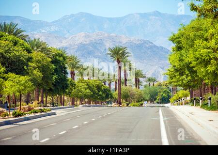 Indian Wells Street. Indian Wells, célèbre ville du sud de la Californie, USA. Banque D'Images