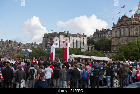 Edinburgh Fringe Festival foule près de Princes street. 29 août l'Ecosse. Banque D'Images