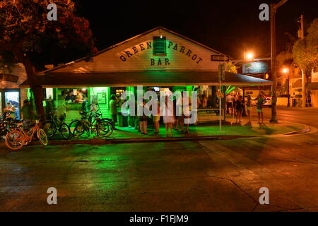 Le "Green Parrot Bar sur Whitehead Street à Key West en Floride USA Banque D'Images