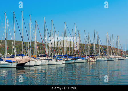 Image de bateaux et yachts sur la mer méditerranéen Banque D'Images