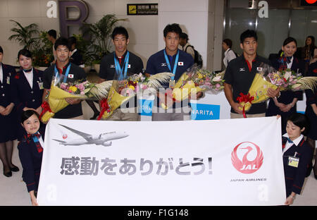 Sep 2015. Du 1er septembre 2015. (L-R) Shohei Ono, Takanori Nagase, Ryunosuke Haga, Kosei Inoue (JPN), 1er septembre 2015 - Judo : (L-R) le championnat du monde de judo 2015 médaillé d'or japonais d'Astana, Shohei Ono, Takanori Nagase, Ryunosuke Haga, retour au Japon à l'Aéroport International de Narita sur 1 Sep 2015. © Motoo Naka/AFLO/Alamy Live News Banque D'Images