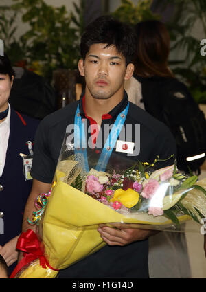 Sep 2015. Du 1er septembre 2015. Shohei Ono (JPN), 1er septembre 2015 - Championnat du Monde de Judo Judo : Astana 2015 médaillé d'or, le Japonais Shohei Ono, retourne au Japon à l'Aéroport International de Narita sur 1 Sep 2015. © Motoo Naka/AFLO/Alamy Live News Banque D'Images