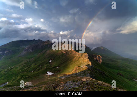 Arc-en-ciel incroyable sur le haut de grossglockner pass, Alpes, Suisse, Europe. Banque D'Images