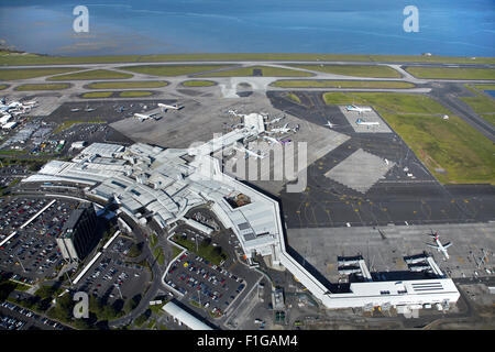 Auckland Airport Terminal International et Manukau Harbour, North Island, New Zealand - vue aérienne Banque D'Images