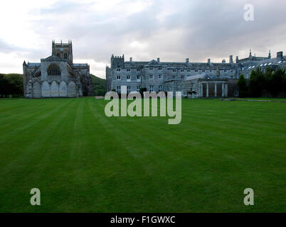 L'abbaye l'Église et l'école de Milton, Milton Abbas, Dorset, UK Banque D'Images