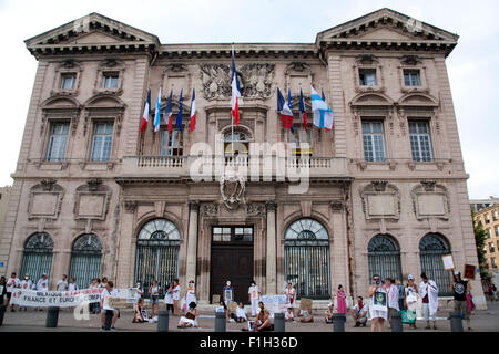 Protestation contre la visite du président mexicain Peña Nieto Hôtel de ville de Marseille, Vieux Port, Marseille France Banque D'Images