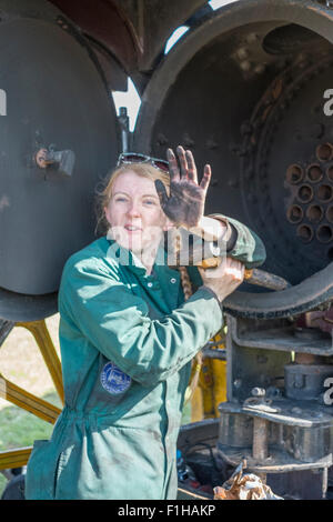 Tarrant Hinton, Blandford, Royaume-Uni. 2 Septembre, 2015. Danell Wainright moteur à vapeur nettoyage à la chaudière à vapeur Dorset Graet juste. Crédit : Paul Chambers/Alamy Live News Banque D'Images