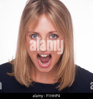 Femme blonde crier et crier Banque D'Images