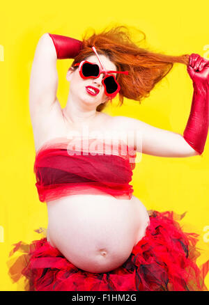 Amusant portrait de belle femme enceinte Banque D'Images