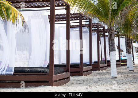 Gazebo en bois moderne beach pavilion closeup Banque D'Images