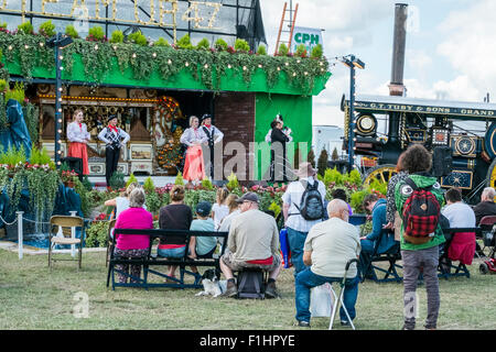 Tarrant Hinton, Blandford, Royaume-Uni. 2 Septembre, 2015. Des milliers de personnes qui visitent la Grande Vapeur Dorset juste. Traditionnellement, ce English Foire est tenue au village de Tarrant Hinton, près de Blandford Forum au coeur de la belle campagne du Dorset. Crédit : Paul Chambers/Alamy Live News Banque D'Images