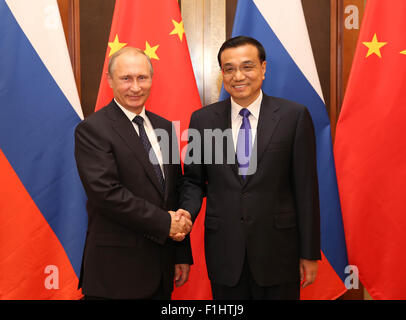 Beijing, Chine. 2Nd Sep 2015. Le Premier ministre chinois Li Keqiang (R) rencontre avec le président russe Vladimir Poutine à Pékin, capitale de la Chine, le 2 septembre 2015. Credit : Pang Xinglei/Xinhua/Alamy Live News Banque D'Images