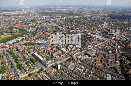 Vue aérienne à la sud-est de l'autre côté de la route A10 à Stoke Newington, Hackney, Londres, UK Banque D'Images