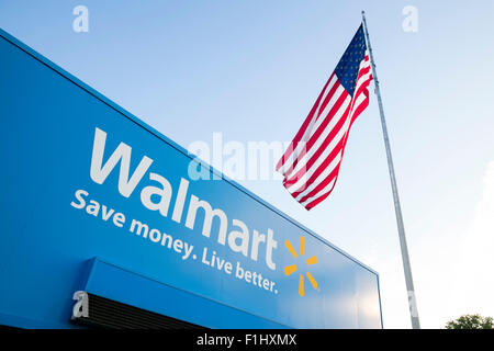 Un logo affiche à l'extérieur du siège de Walmart, connu comme le Home Office à Bentonville, Arkansas le 18 août 2015. Banque D'Images