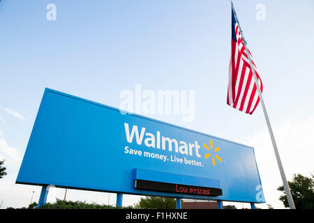 Un logo affiche à l'extérieur du siège de Walmart, connu comme le Home Office à Bentonville, Arkansas le 18 août 2015. Banque D'Images