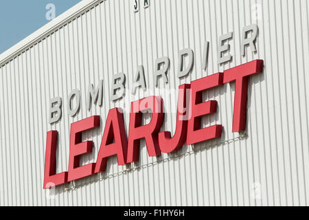 Un logo affiche à l'extérieur du siège de la société Bombardier Learjet à Wichita, Kansas, le 22 août 2015. Banque D'Images