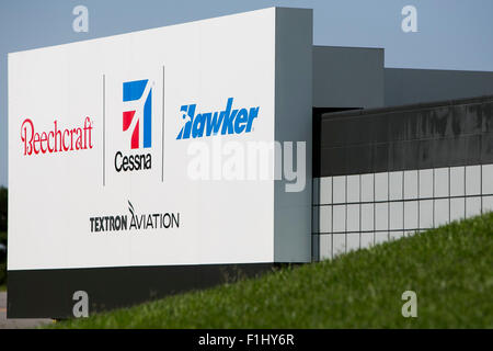 Un logo affiche à l'extérieur du siège de la Cessna Aircraft Company à Wichita, Kansas, le 22 août 2015. La société est un Banque D'Images