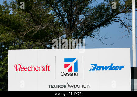 Un logo affiche à l'extérieur du siège de la Cessna Aircraft Company à Wichita, Kansas, le 22 août 2015. La société est un Banque D'Images