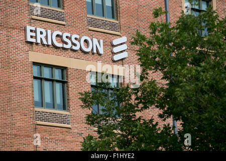 Un logo affiche à l'extérieur d'un établissement occupé par Ericsson à Overland Park, Kansas le 23 août 2015. Banque D'Images