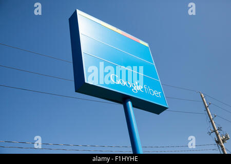 Un logo affiche à l'extérieur d'un bureau de vente Google Fiber à Kansas City, Missouri, le 23 août 2015. Banque D'Images