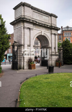 Les Fusiliers arch gate à St Stephens Green avec les noms de la Royal Dublin Fusiliers qui ont été tués dans la guerre des Boers, Dubli Banque D'Images