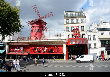 Le Moulin Rouge à Paris Banque D'Images