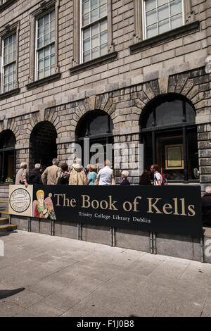 L'entrée de la bibliothèque abritant le Livre de Kells à Trinity College de Dublin, Irlande. Banque D'Images