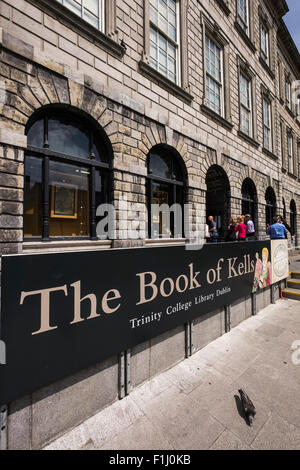 L'entrée de la bibliothèque abritant le Livre de Kells à Trinity College de Dublin, Irlande. Banque D'Images