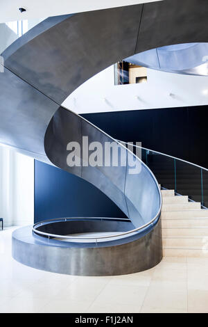 29 août 2015 - La Wellcome Collection escalier par Wilkinson Eyre Architects, Londres, UK Banque D'Images