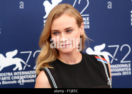 Venise, Italie. 2 Septembre, 2015. Membre du jury "Venezia 72' L'actrice allemande Diane Kruger pose à un photocall pour le 'Venezia 72 Jury' au cours de la 72e assemblée annuelle du Festival International du Film de Venise le 02 septembre, 2015 Crédit à Venise : Andrea Spinelli/Alamy Live News Banque D'Images