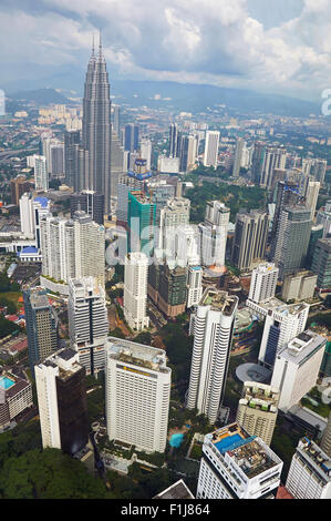 KUALA LUMPUR, MALAISIE - 17 NOVEMBRE 2010 : Centre-ville de Kuala Lumpur avec Petronas Twin Towers le 17 novembre 2010, , Mala Banque D'Images