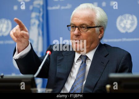 New York, USA. 2Nd Sep 2015. Vitaly Churkin, représentant permanent de la Fédération de Russie auprès de l'ONU et président du Conseil de sécurité pour le mois de septembre, assiste à une conférence de presse au siège des Nations Unies à New York, États-Unis, 2 septembre 2015. M. Vitaly Churkin, l'ambassadeur russe auprès de l'Organisation des Nations Unies, a déclaré mercredi la suggestion le prochain secrétaire général de l'organisation mondiale devrait être une femme est poussée par certains intéressés à remplacer l'Europe de l'Est, tourner à la première place. Credit : Muzi Li/Xinhua/Alamy Live News Banque D'Images