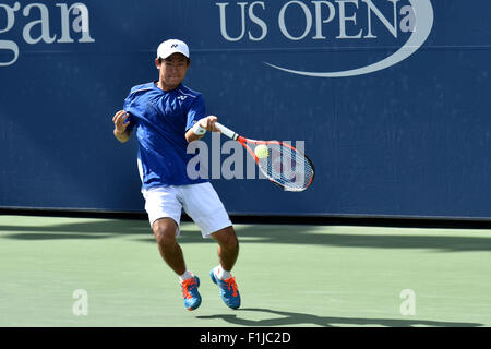 New York, USA. Août 27, 2015. Yoshihito Nishioka (JPN) Tennis : Yoshihito Nishioka du Japon en action pendant la journée 2 match de qualification de l'Open de tennis des États-Unis à l'USTA Billie Jean King National Tennis Center de Flushing Meadows, à New York, États-Unis . © Hiroaki Yamaguchi/AFLO/Alamy Live News Banque D'Images