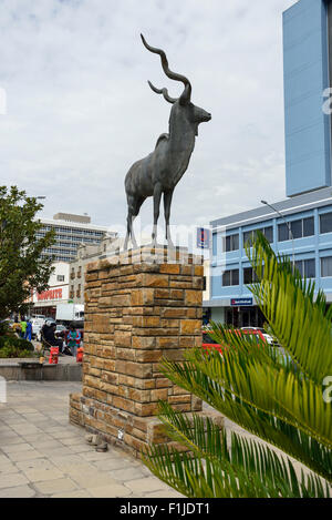 Statue en bronze d'un kudu, Avenue de l'indépendance, Windhoek, Khomas Windhuk (région), République de Namibie Banque D'Images