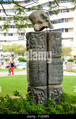 L'âge de pierre dans la colonne d'éléphants Zoopark, Avenue de l'indépendance, Windhoek, Khomas Windhuk (région), République de Namibie Banque D'Images